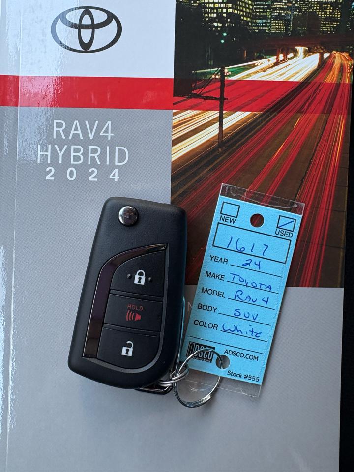 Toyota RAV4 Hybrid LE AWD (Natl) 2024