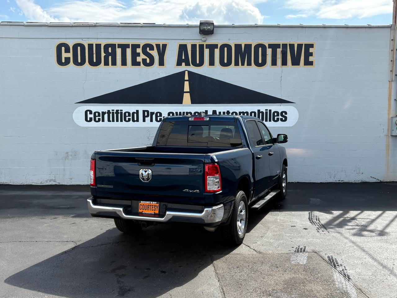 RAM 1500 Big Horn 4x4 Crew Cab 5'7" Box 2023