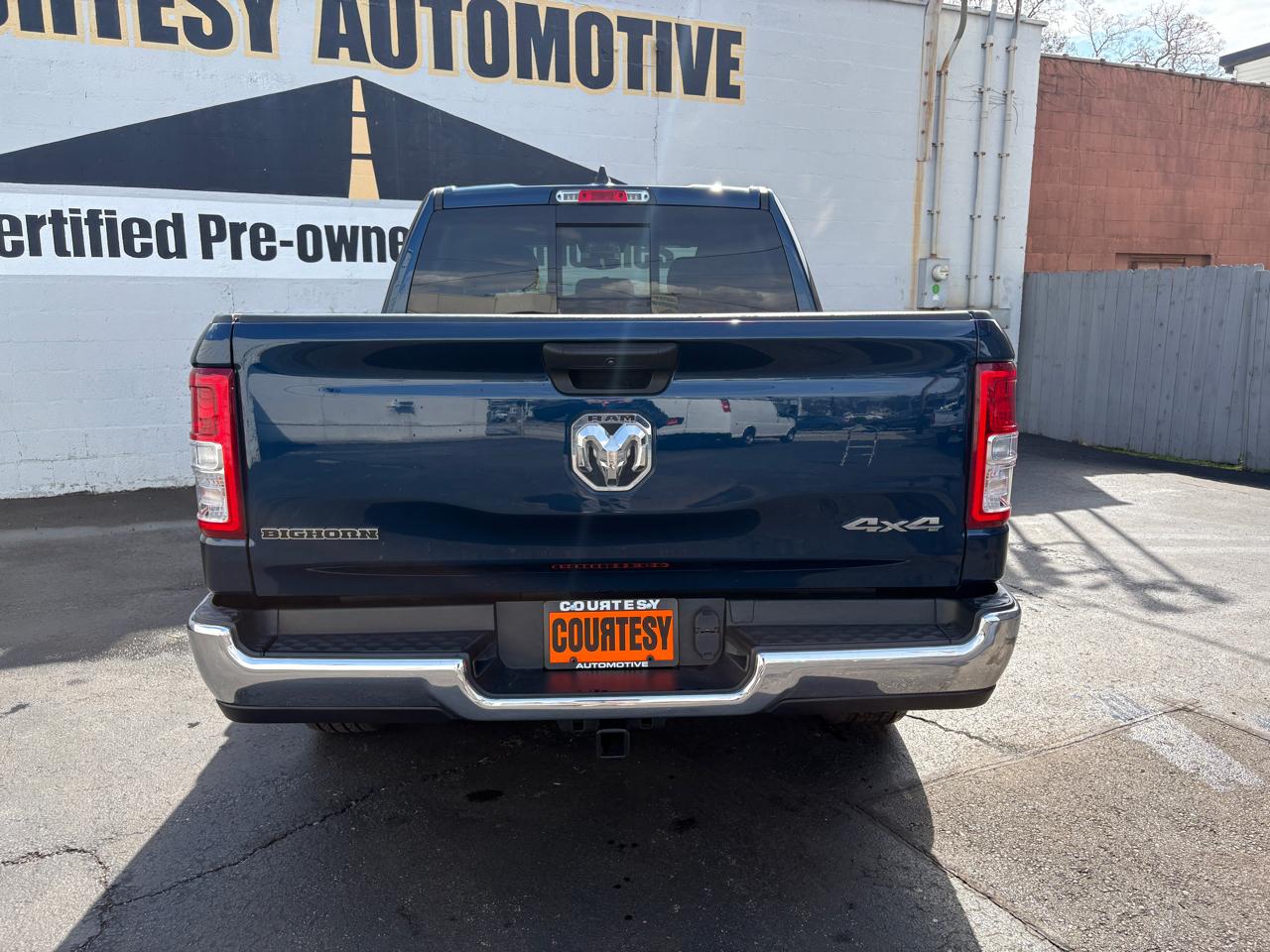 RAM 1500 Big Horn 4x4 Crew Cab 5'7" Box 2023