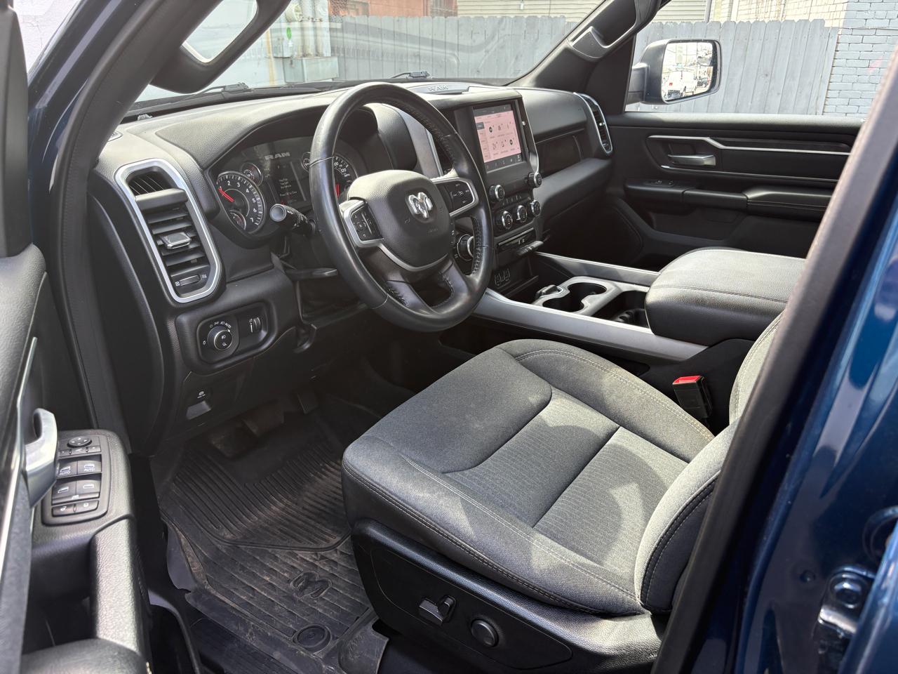 RAM 1500 Big Horn 4x4 Crew Cab 5'7" Box 2023