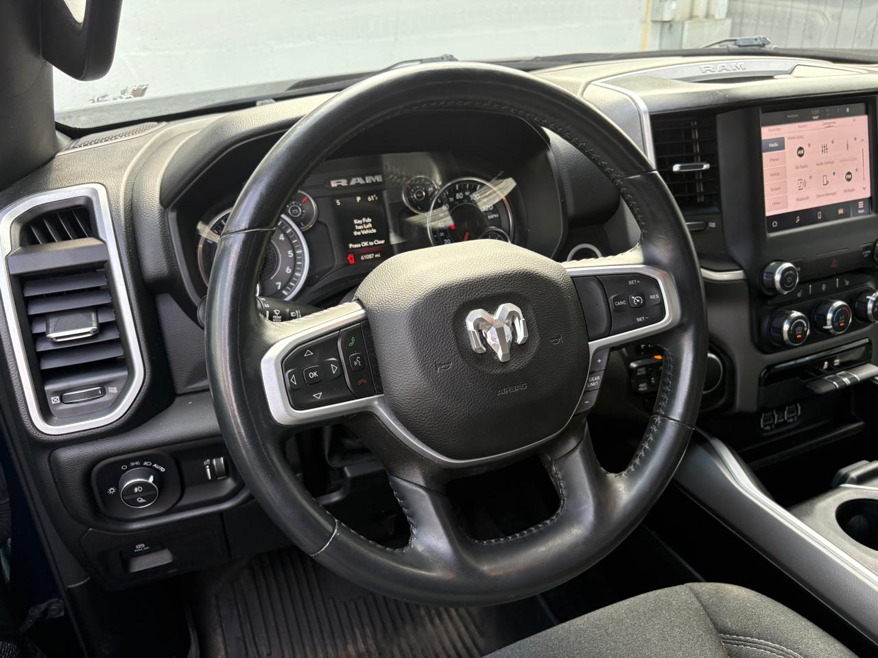 RAM 1500 Big Horn 4x4 Crew Cab 5'7" Box 2023