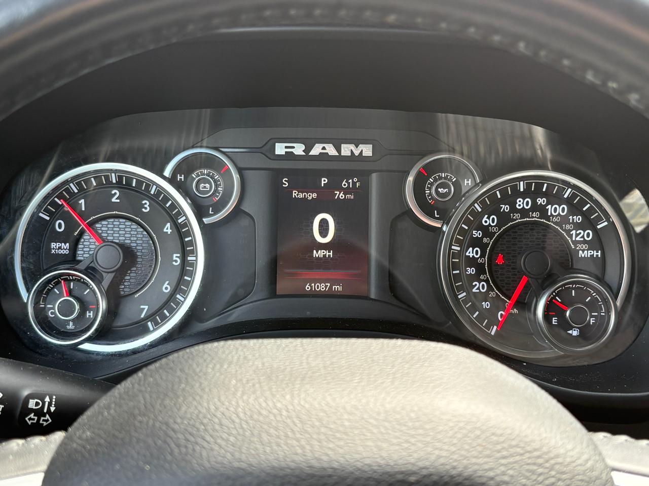 RAM 1500 Big Horn 4x4 Crew Cab 5'7" Box 2023