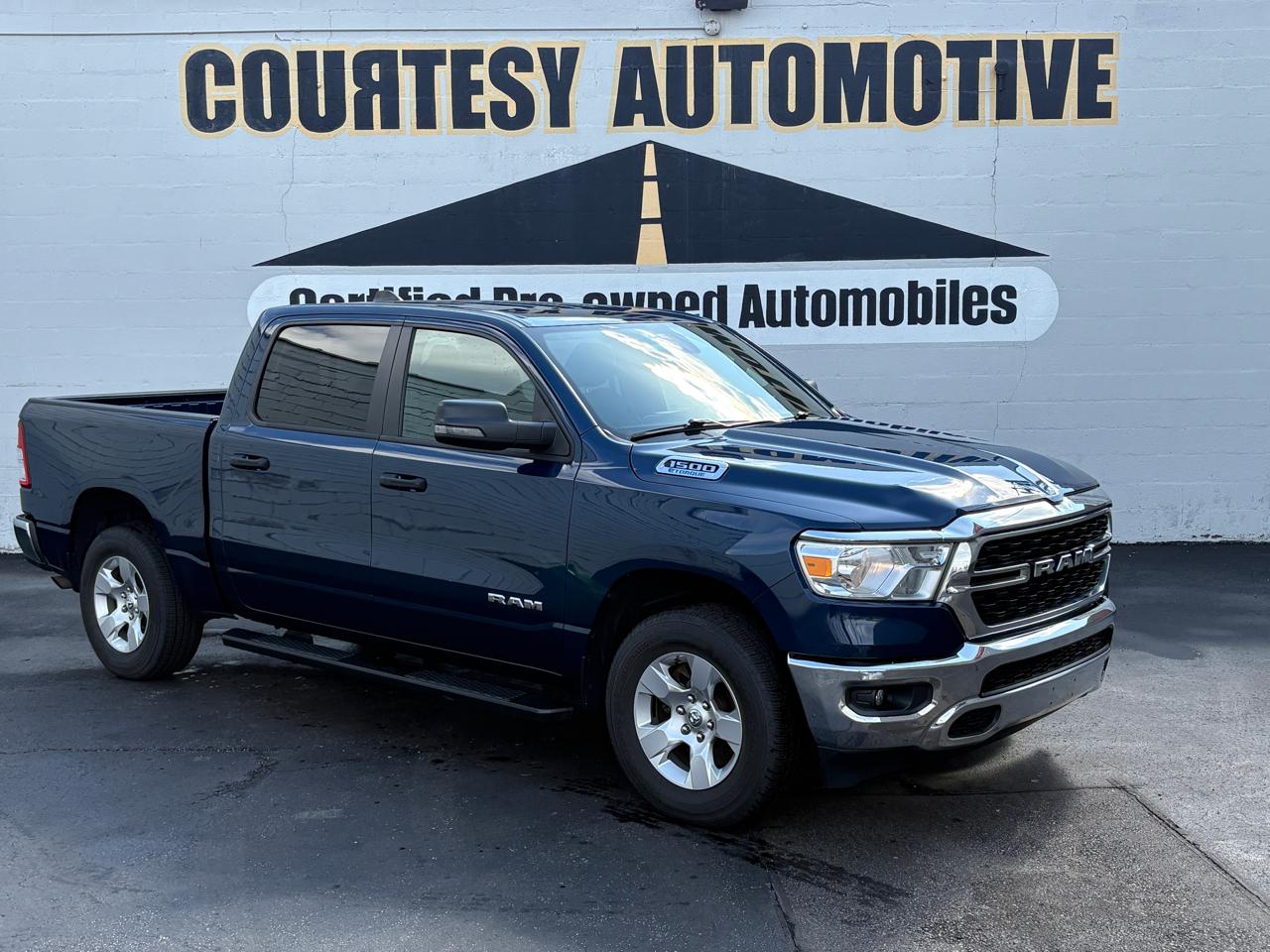 RAM 1500 Big Horn 4x4 Crew Cab 5'7" Box 2023