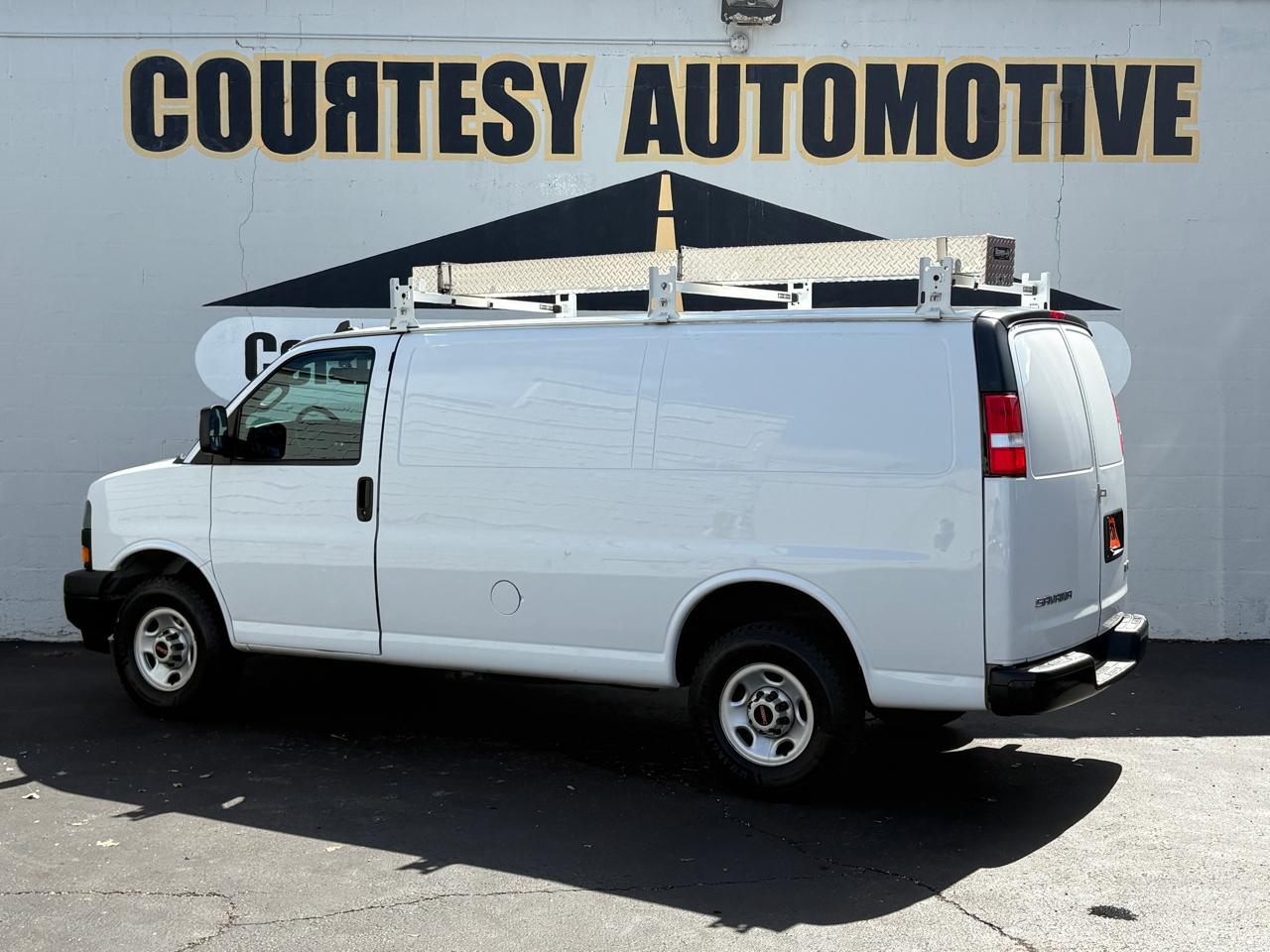 GMC Savana Cargo Van RWD 2500 135" 2023