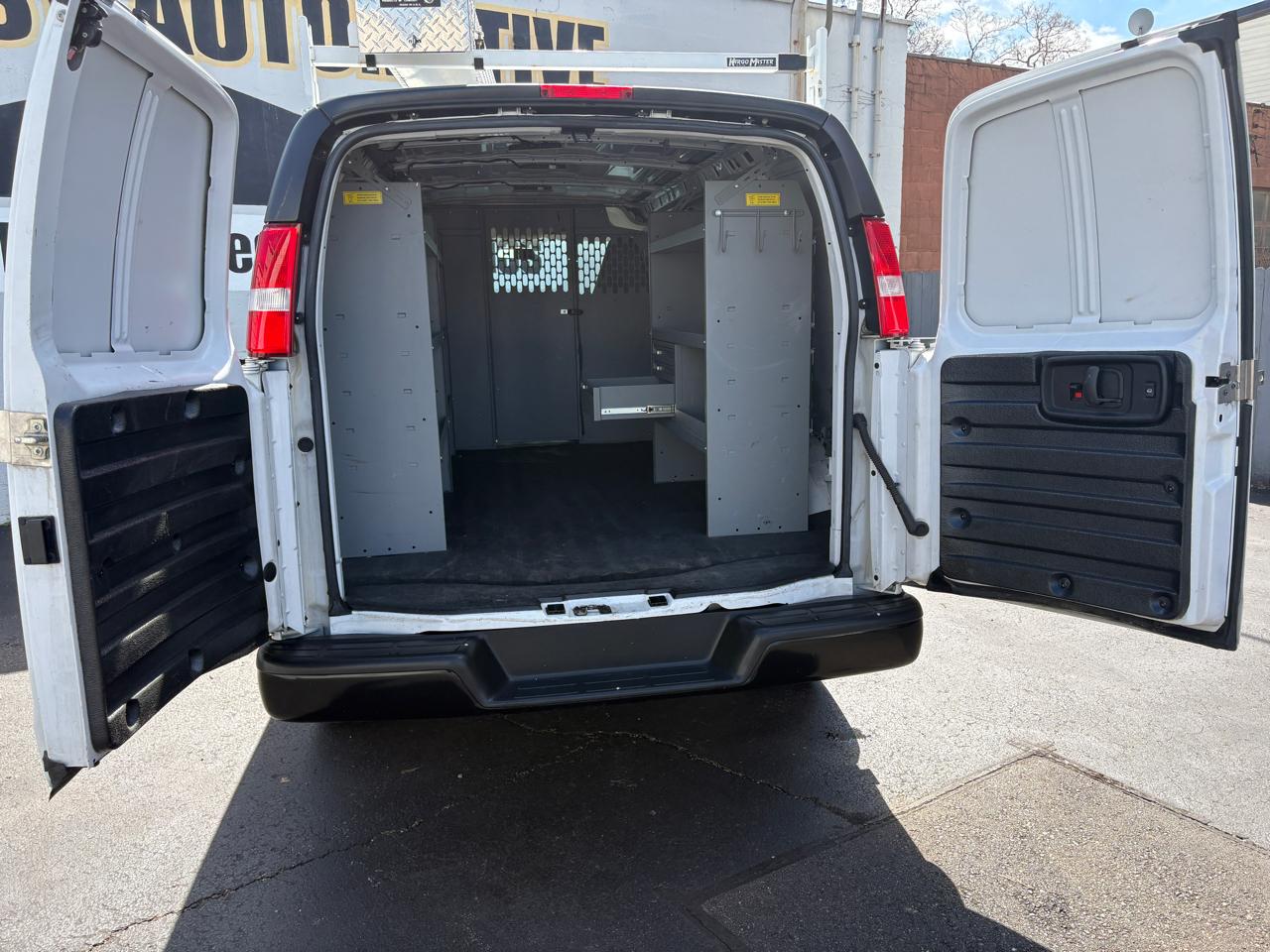 GMC Savana Cargo Van RWD 2500 135" 2023