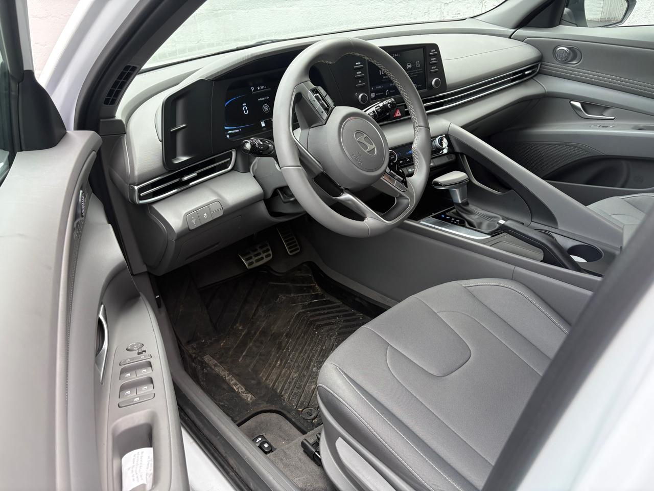 Hyundai Elantra SEL Sport IVT 2025