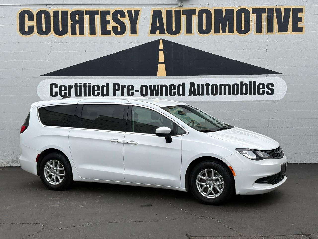 Chrysler Voyager LX FWD 2023