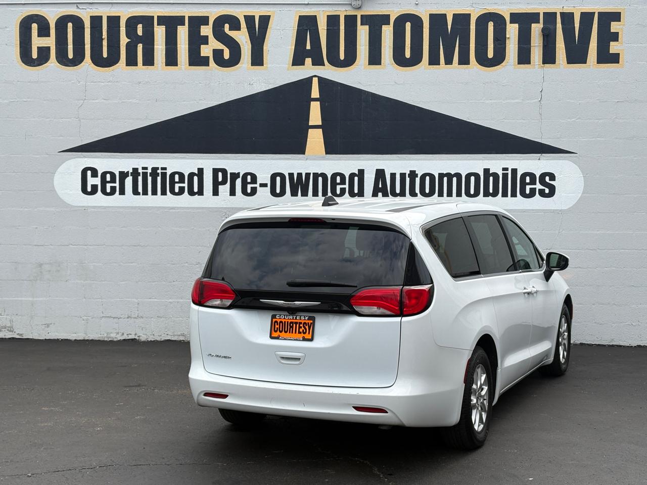 Chrysler Voyager LX FWD 2023