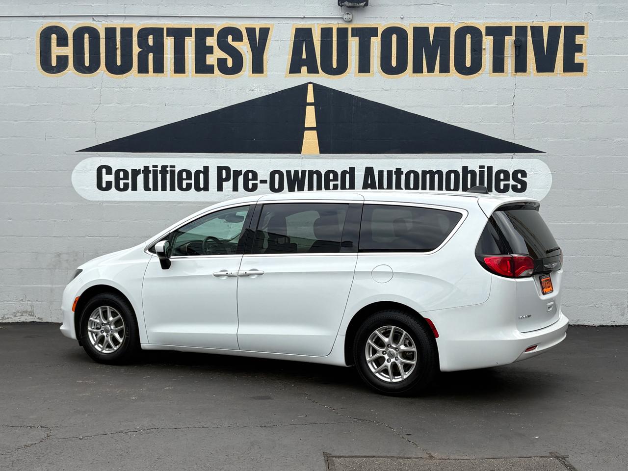 Chrysler Voyager LX FWD 2023