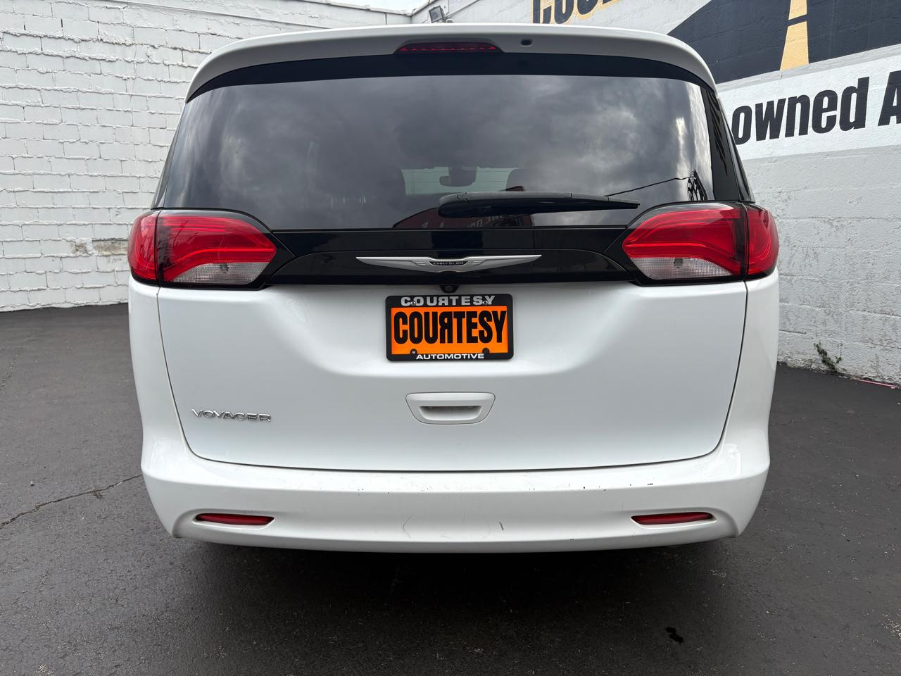 Chrysler Voyager LX FWD 2023