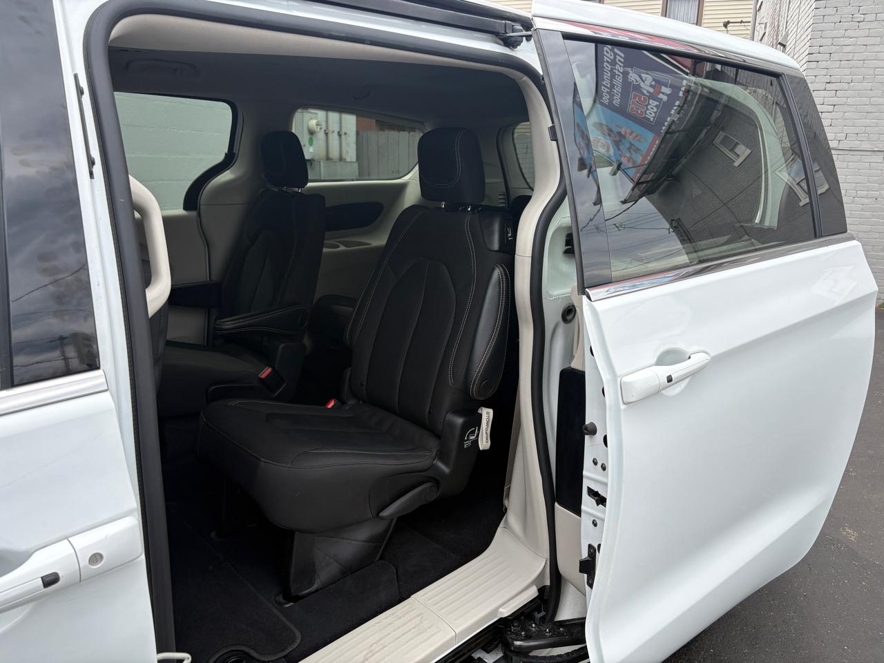 Chrysler Voyager LX FWD 2023