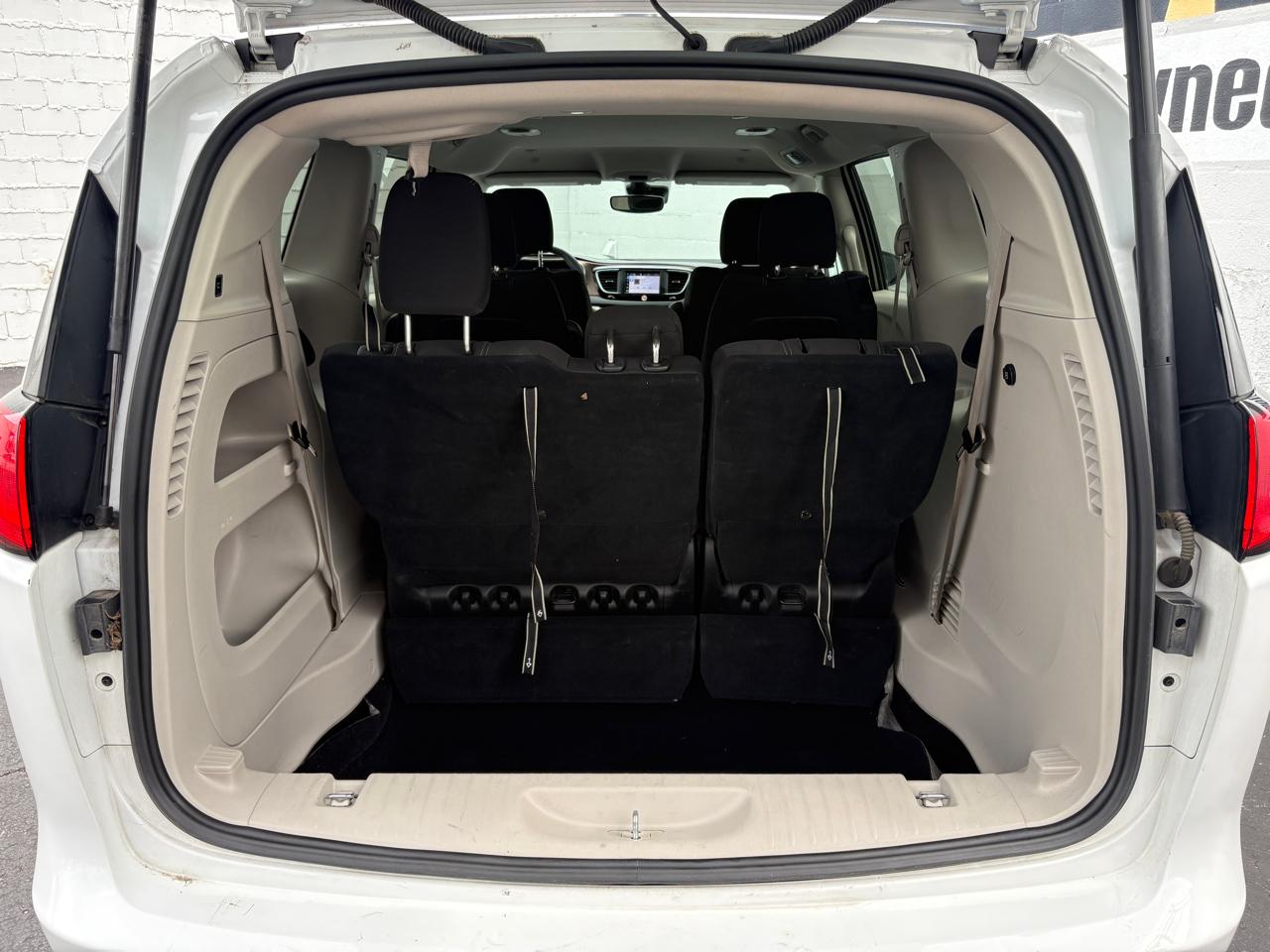 Chrysler Voyager LX FWD 2023