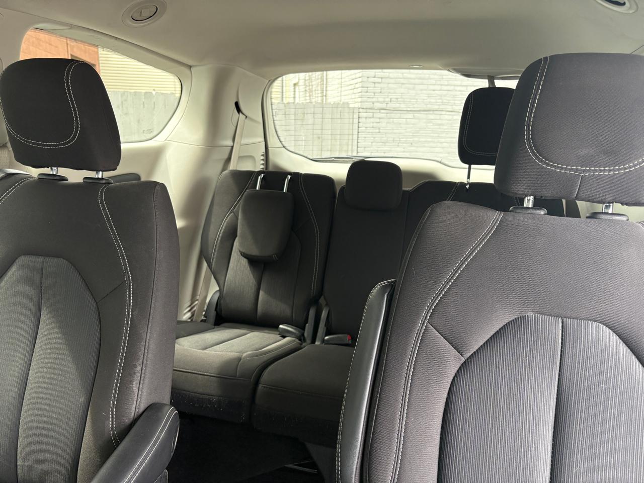 Chrysler Voyager LX FWD 2023