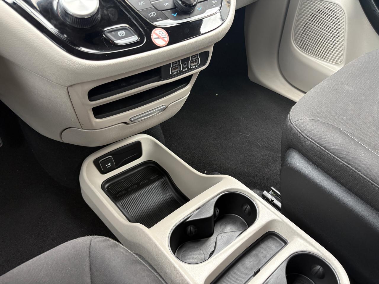 Chrysler Voyager LX FWD 2023