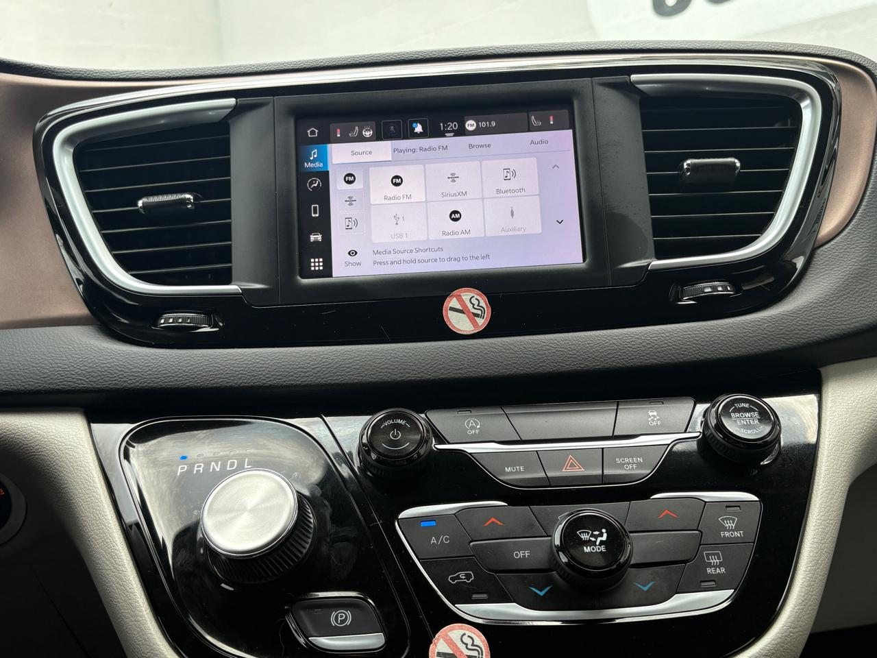 Chrysler Voyager LX FWD 2023