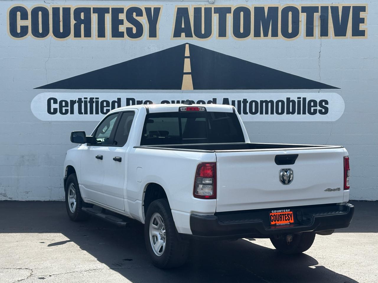 RAM 1500 Tradesman 4x4 Quad Cab 6'4" Box 2023
