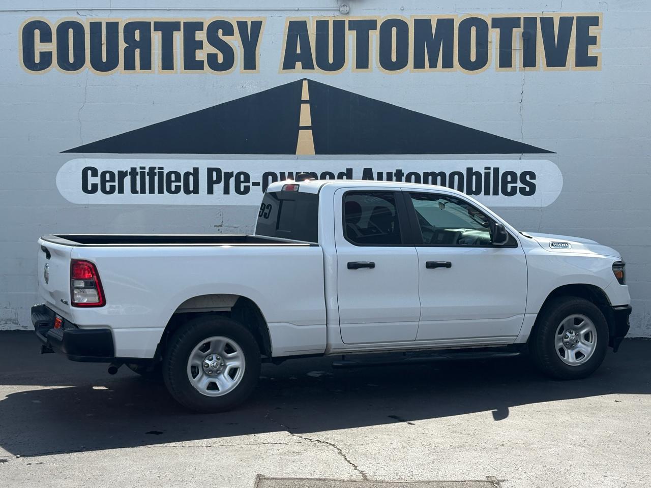 RAM 1500 Tradesman 4x4 Quad Cab 6'4" Box 2023