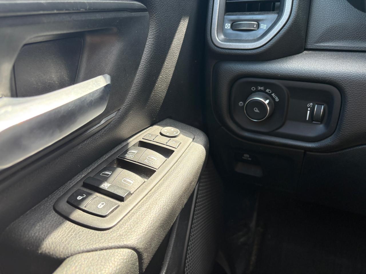 RAM 1500 Tradesman 4x4 Quad Cab 6'4" Box 2023