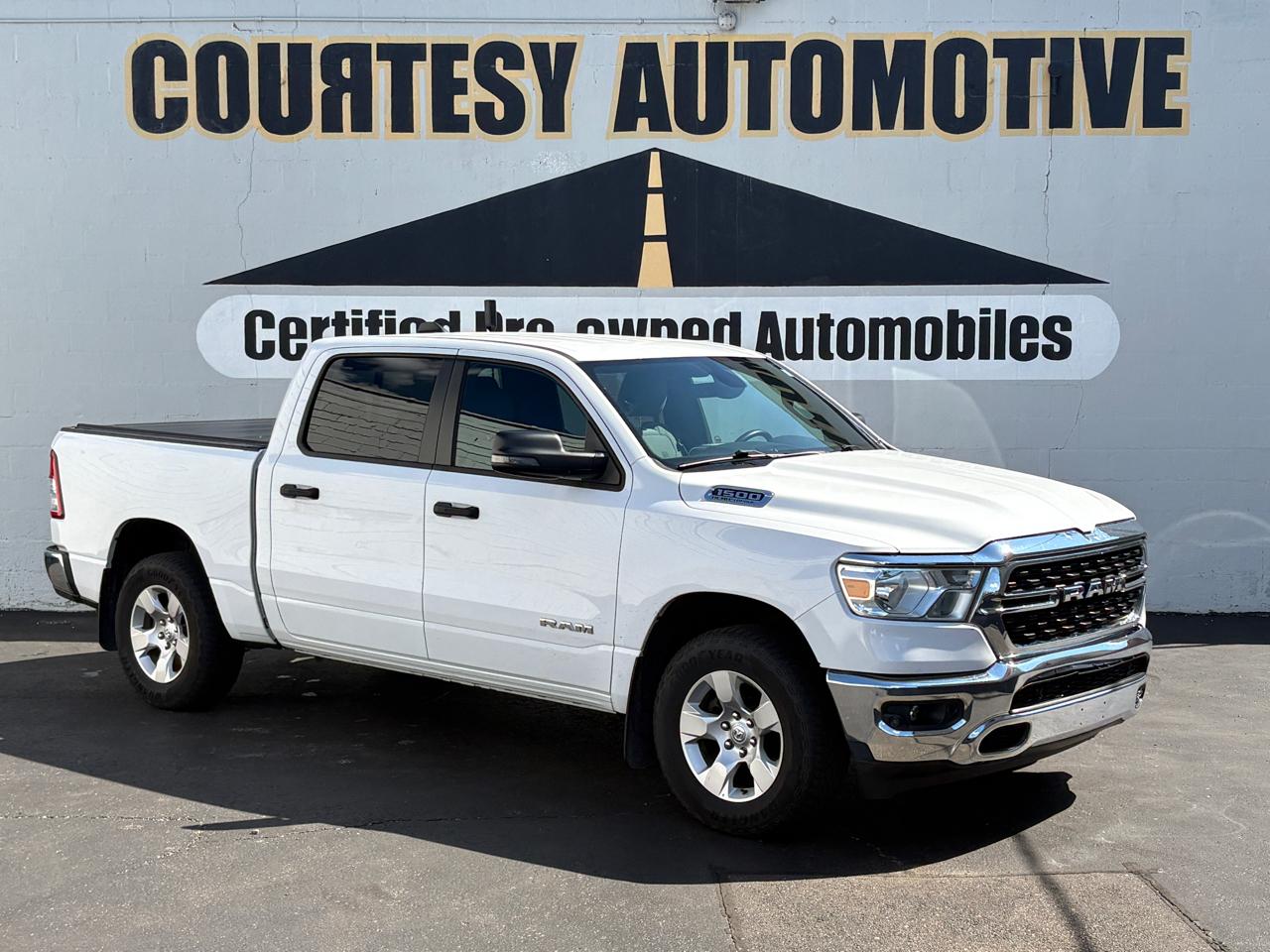 RAM 1500 Big Horn 4x4 Crew Cab 5'7" Box 2023
