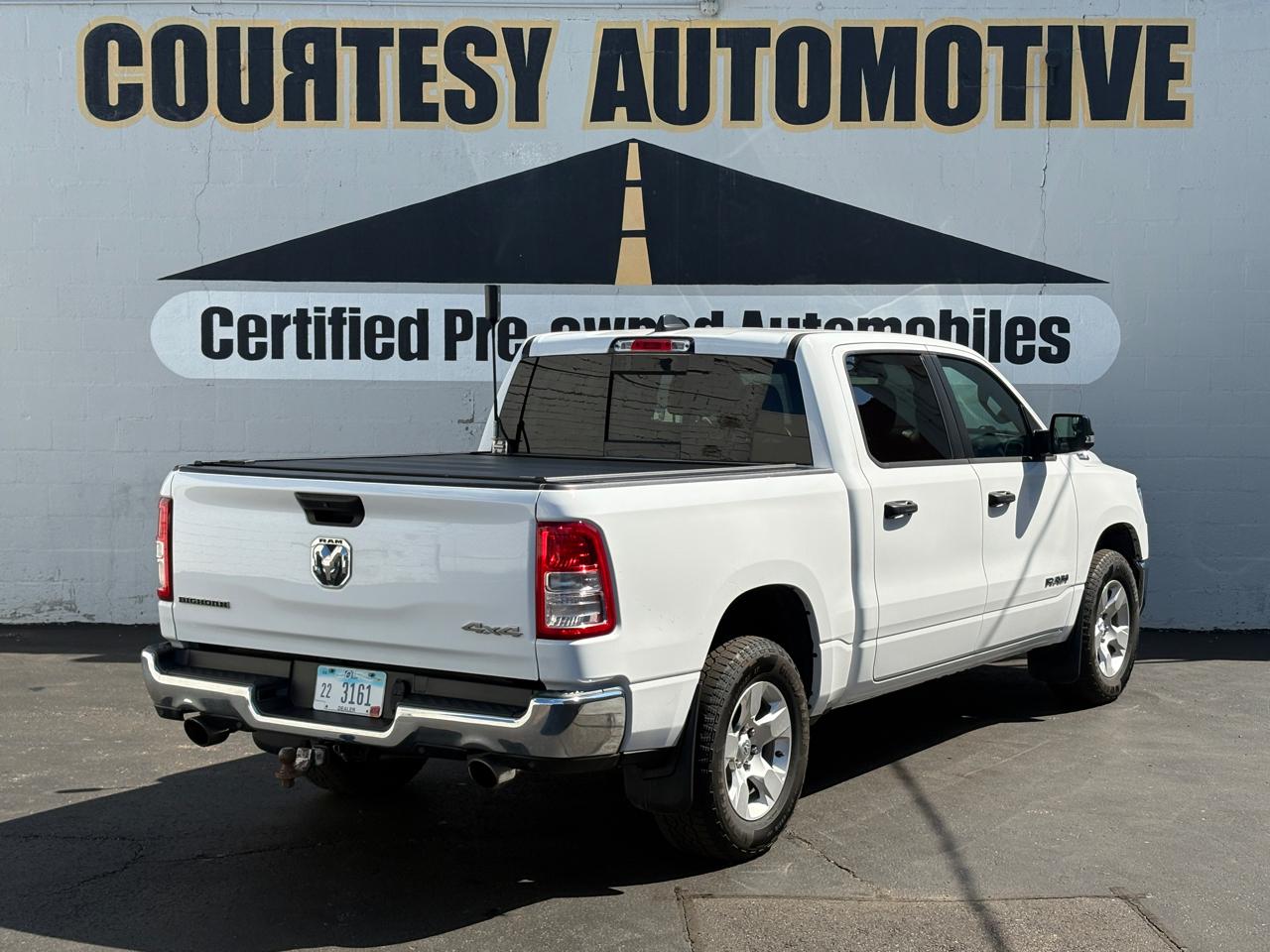 RAM 1500 Big Horn 4x4 Crew Cab 5'7" Box 2023