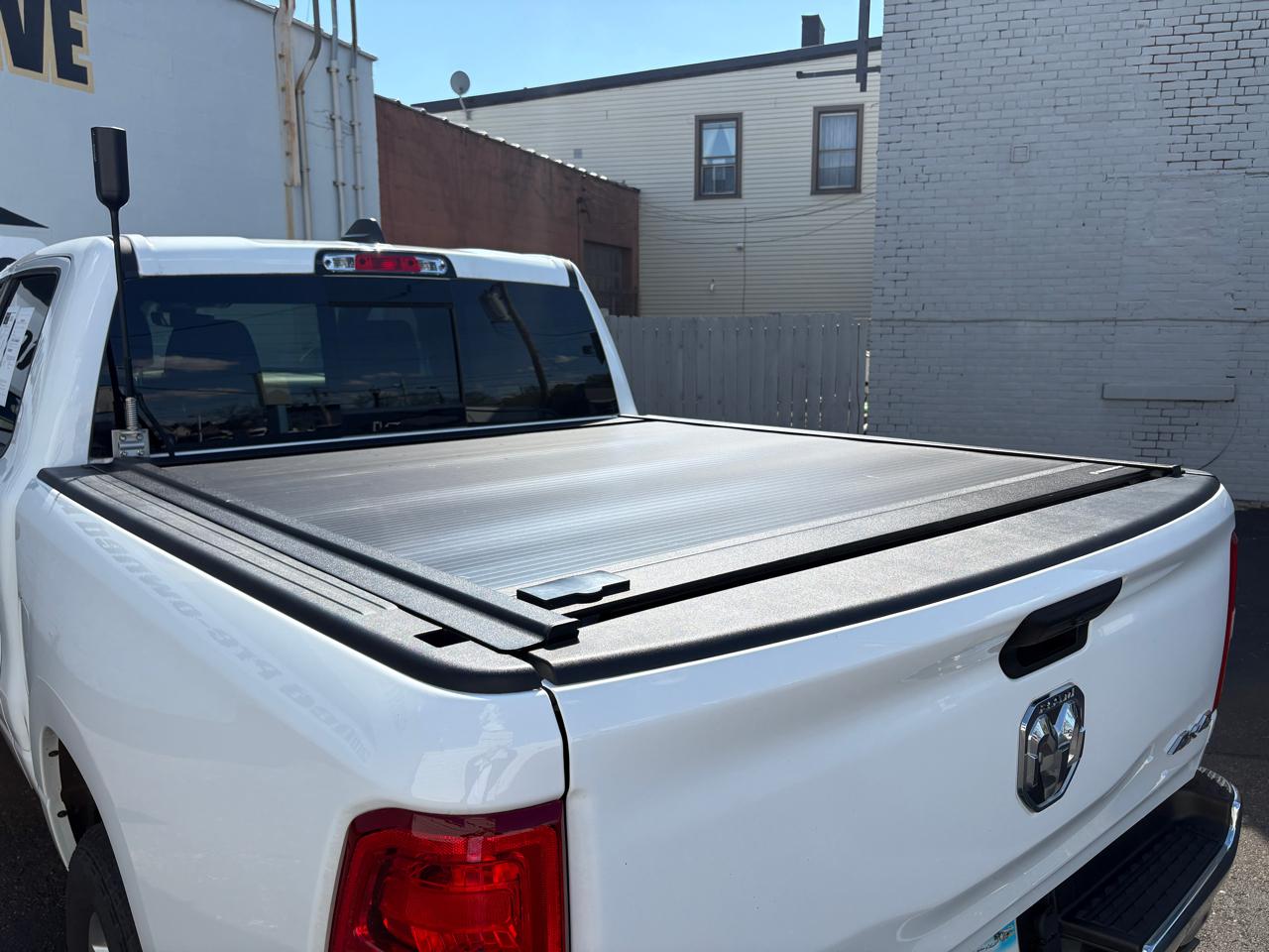 RAM 1500 Big Horn 4x4 Crew Cab 5'7" Box 2023
