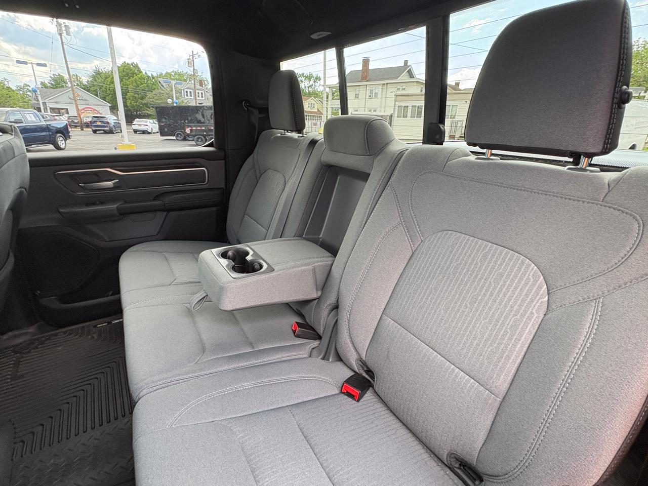 RAM 1500 Big Horn 4x4 Crew Cab 5'7" Box 2023