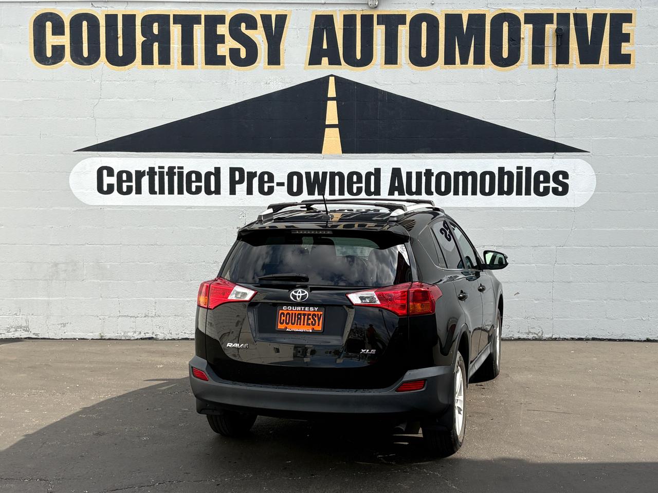 Toyota RAV4 FWD 4dr XLE (Natl) 2014