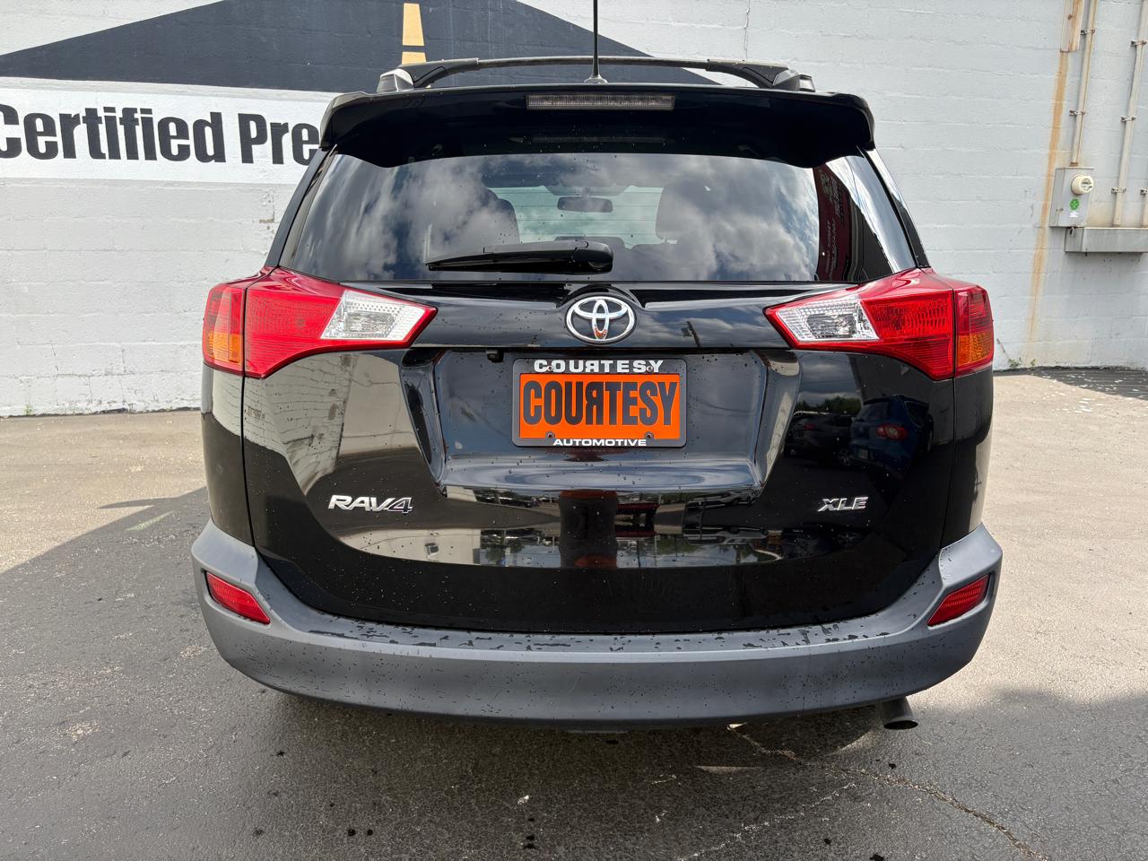 Toyota RAV4 FWD 4dr XLE (Natl) 2014