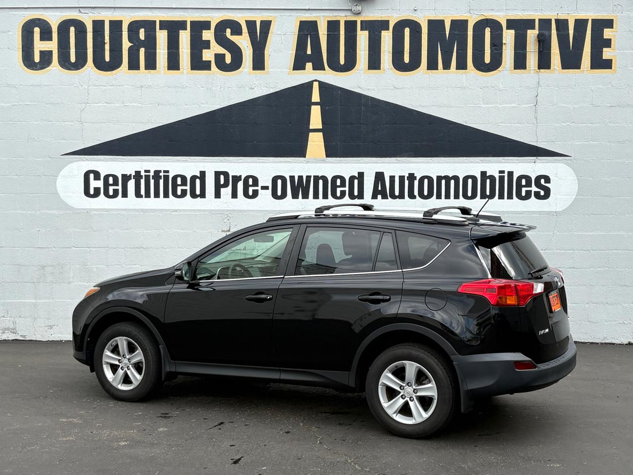 Toyota RAV4 FWD 4dr XLE (Natl) 2014