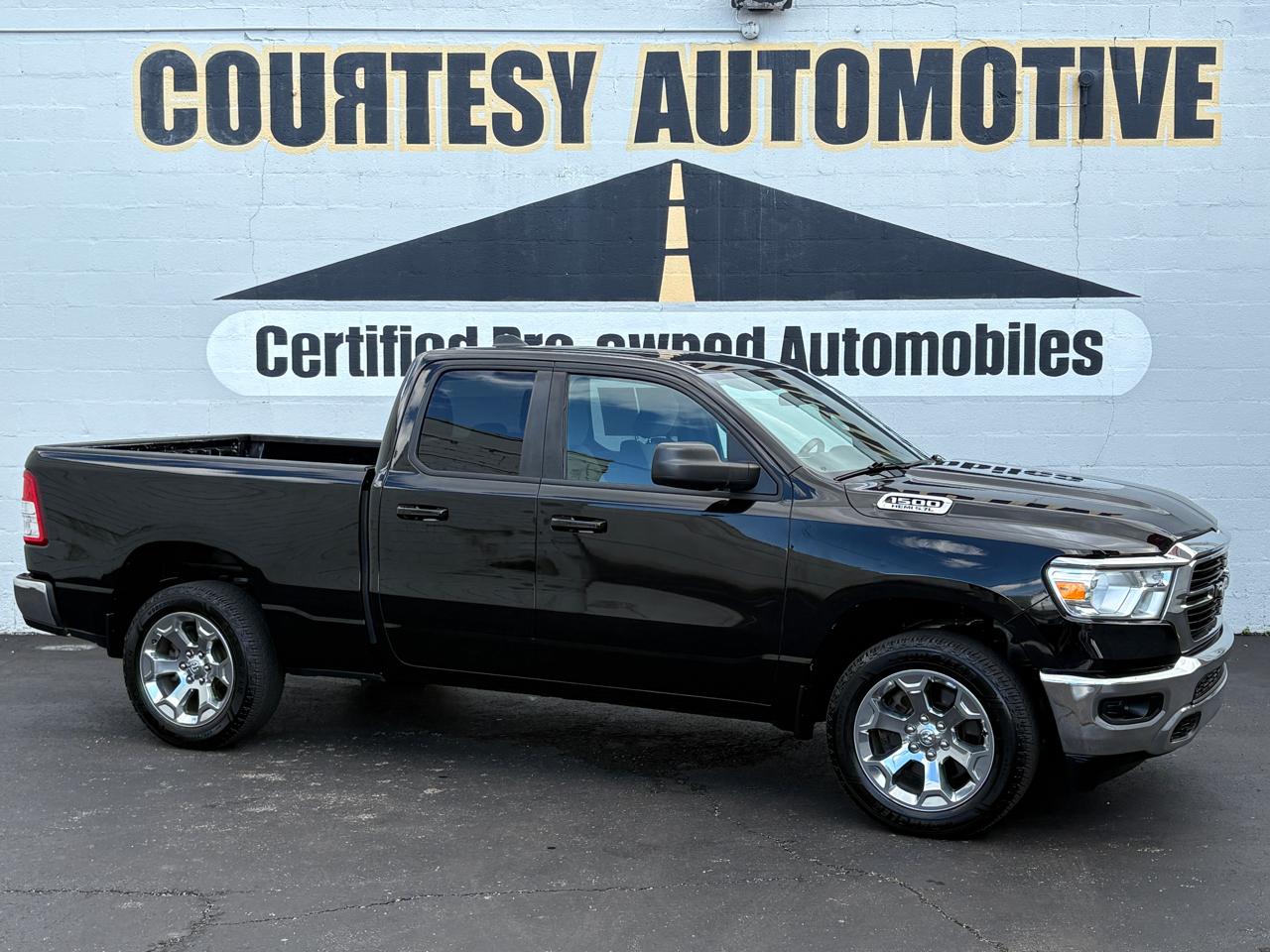 RAM 1500 Big Horn 4x4 Quad Cab 6'4" Box 2021