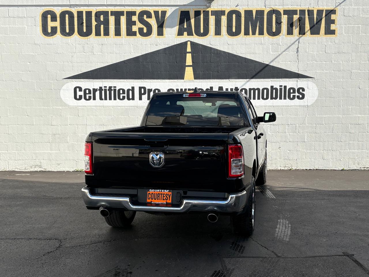 RAM 1500 Big Horn 4x4 Quad Cab 6'4" Box 2021