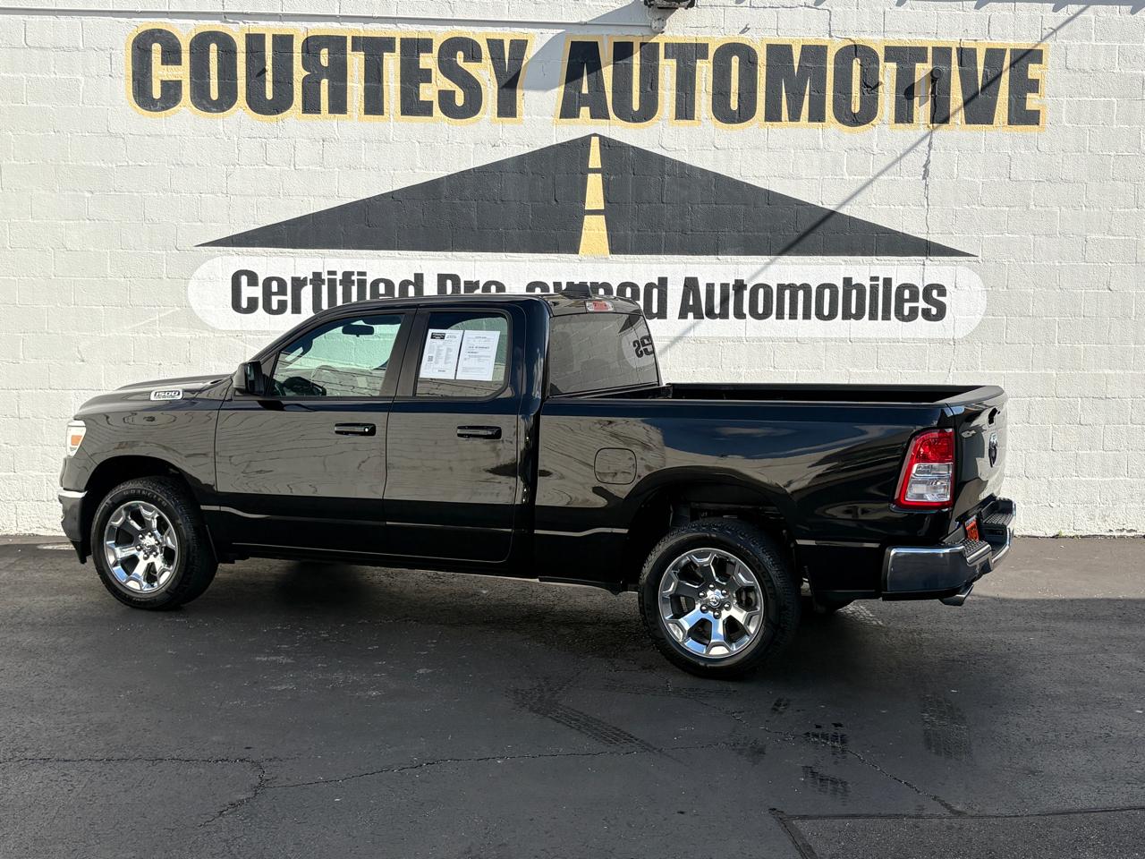 RAM 1500 Big Horn 4x4 Quad Cab 6'4" Box 2021
