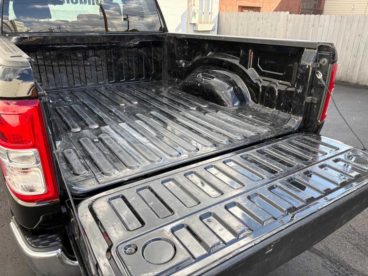 RAM 1500 Big Horn 4x4 Quad Cab 6'4" Box 2021
