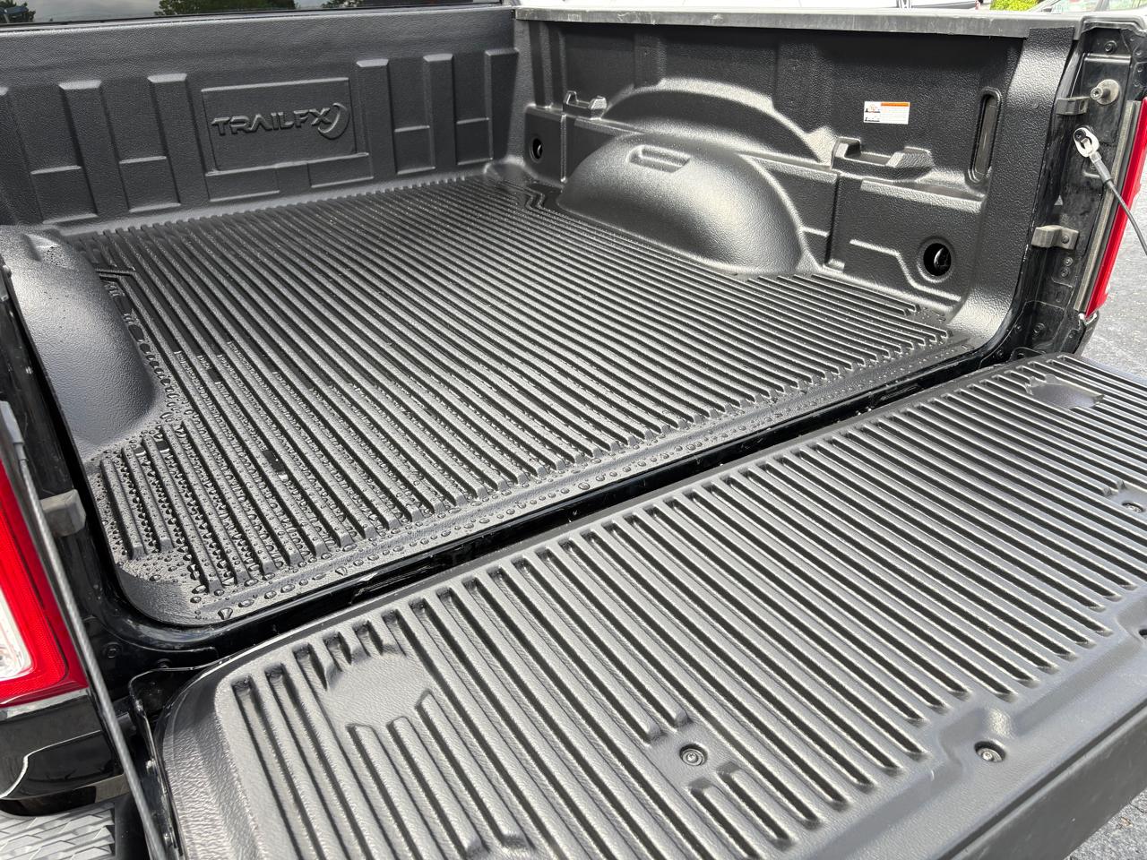 RAM 1500 Big Horn 4x4 Quad Cab 6'4" Box 2021