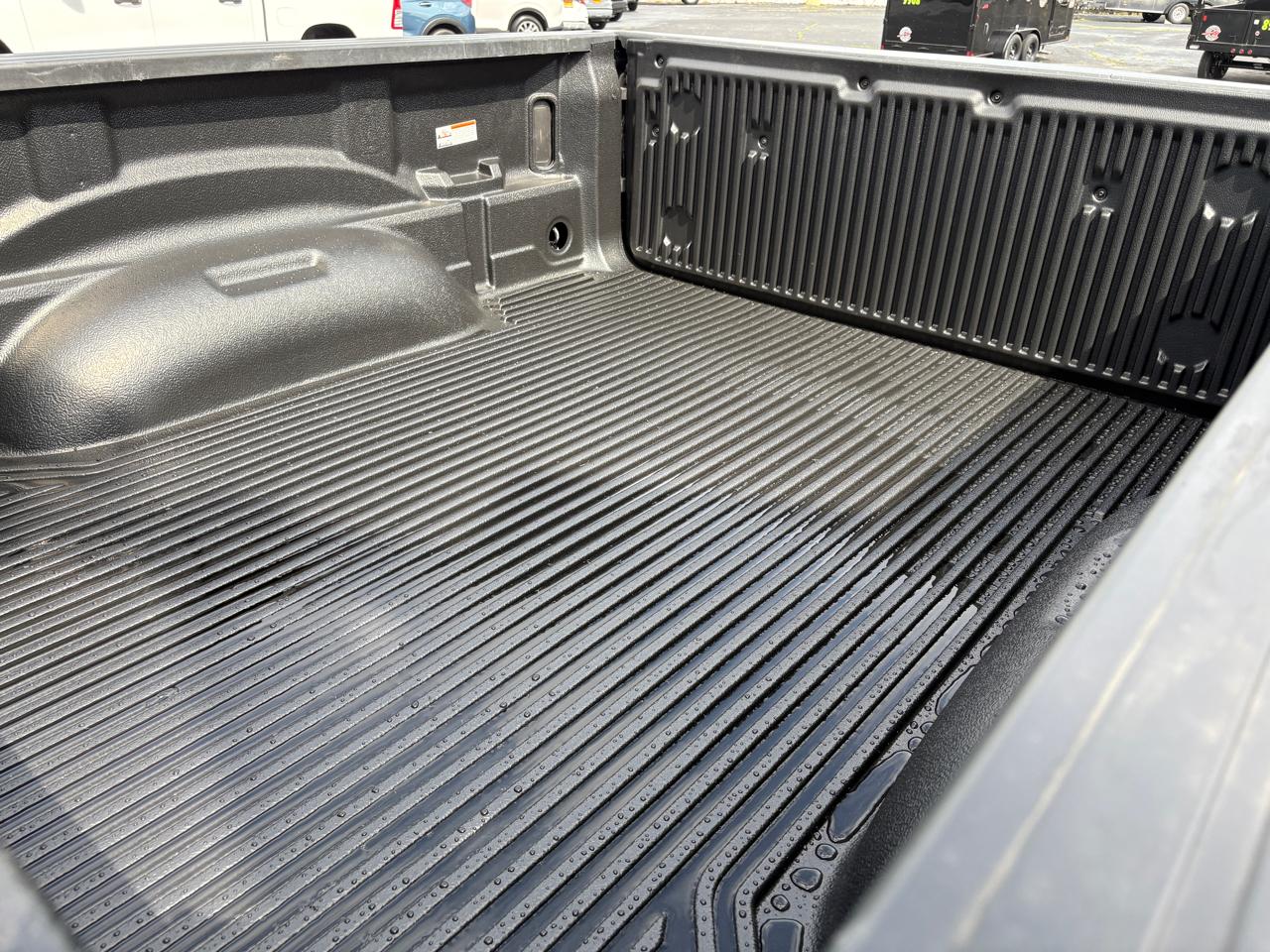 RAM 1500 Big Horn 4x4 Quad Cab 6'4" Box 2021