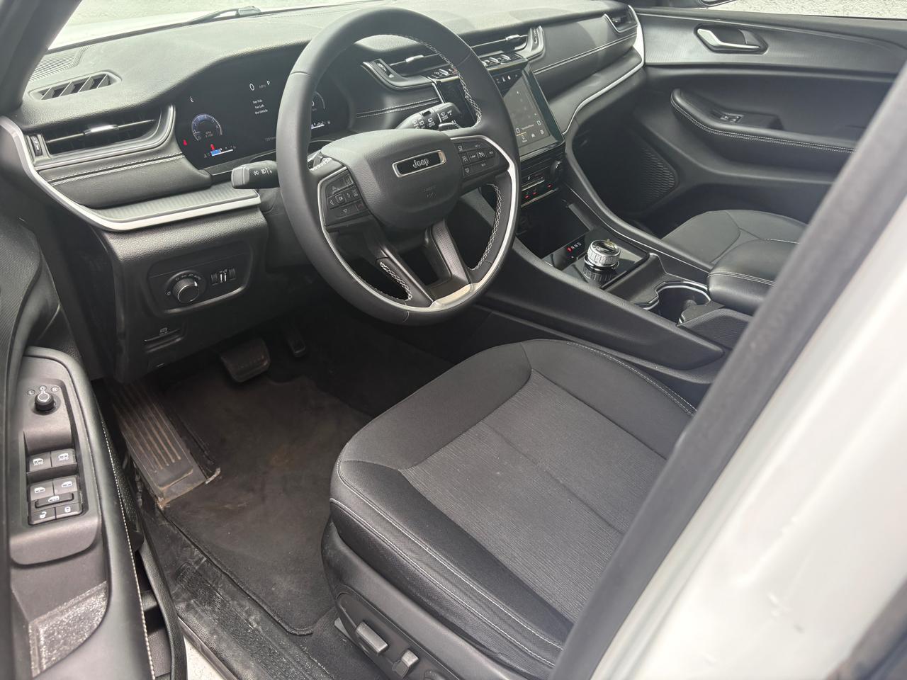 Jeep Grand Cherokee L Laredo 4x4 2024