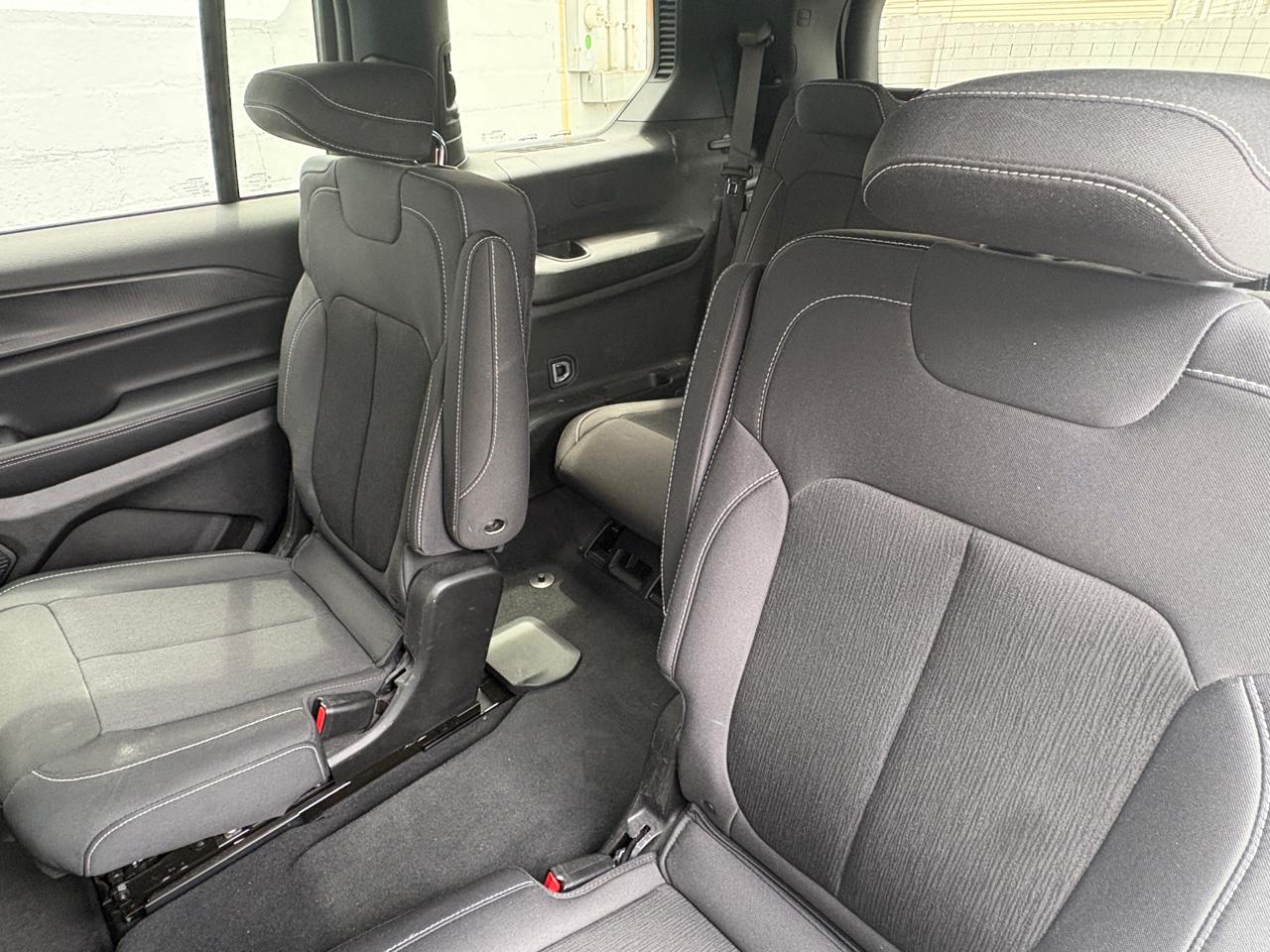 Jeep Grand Cherokee L Laredo 4x4 2024