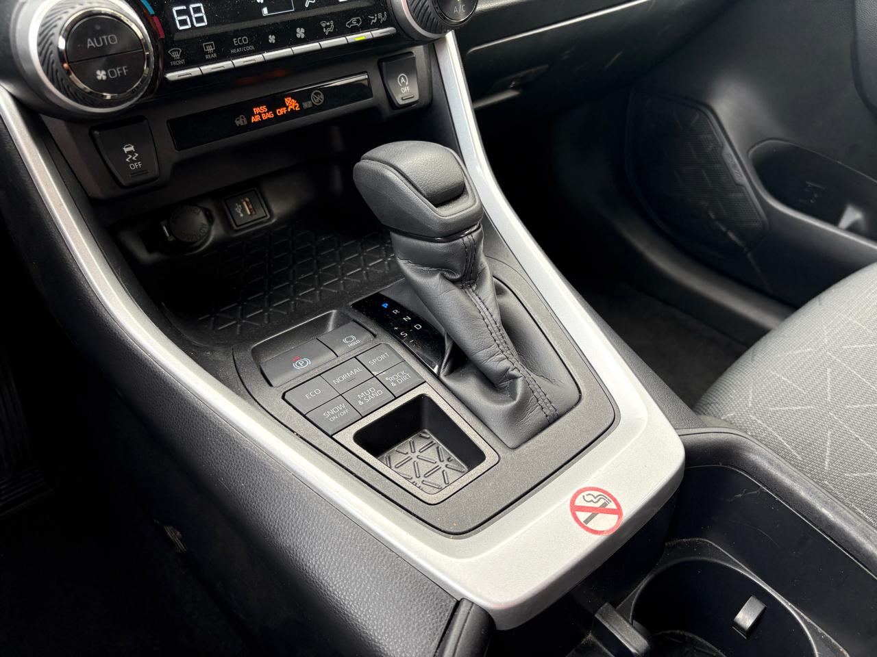 Toyota RAV4 XLE AWD (Natl) 2025