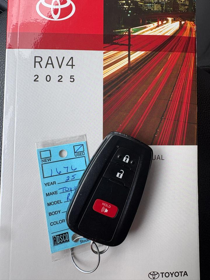Toyota RAV4 XLE AWD (Natl) 2025