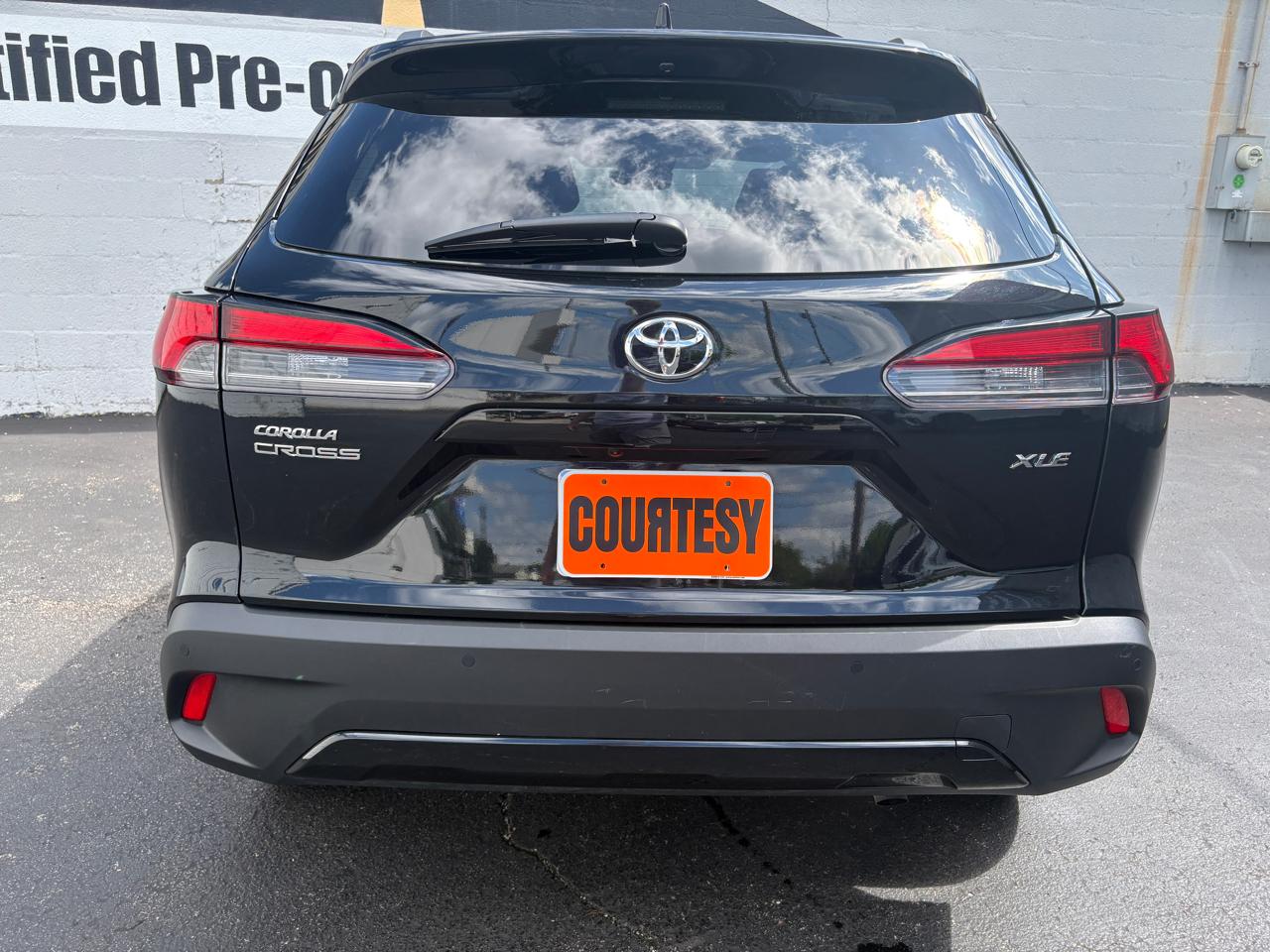 Toyota Corolla Cross XLE 2WD (Natl) 2025