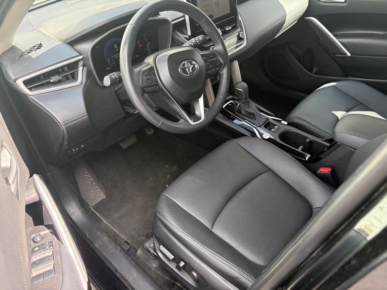Toyota Corolla Cross XLE 2WD (Natl) 2025