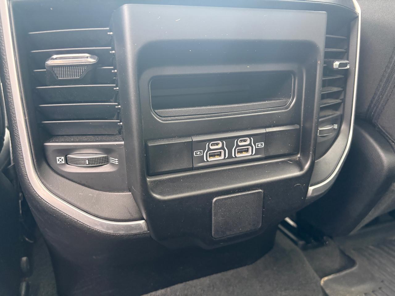 RAM 1500 Big Horn 4x4 Quad Cab 6'4" Box 2022