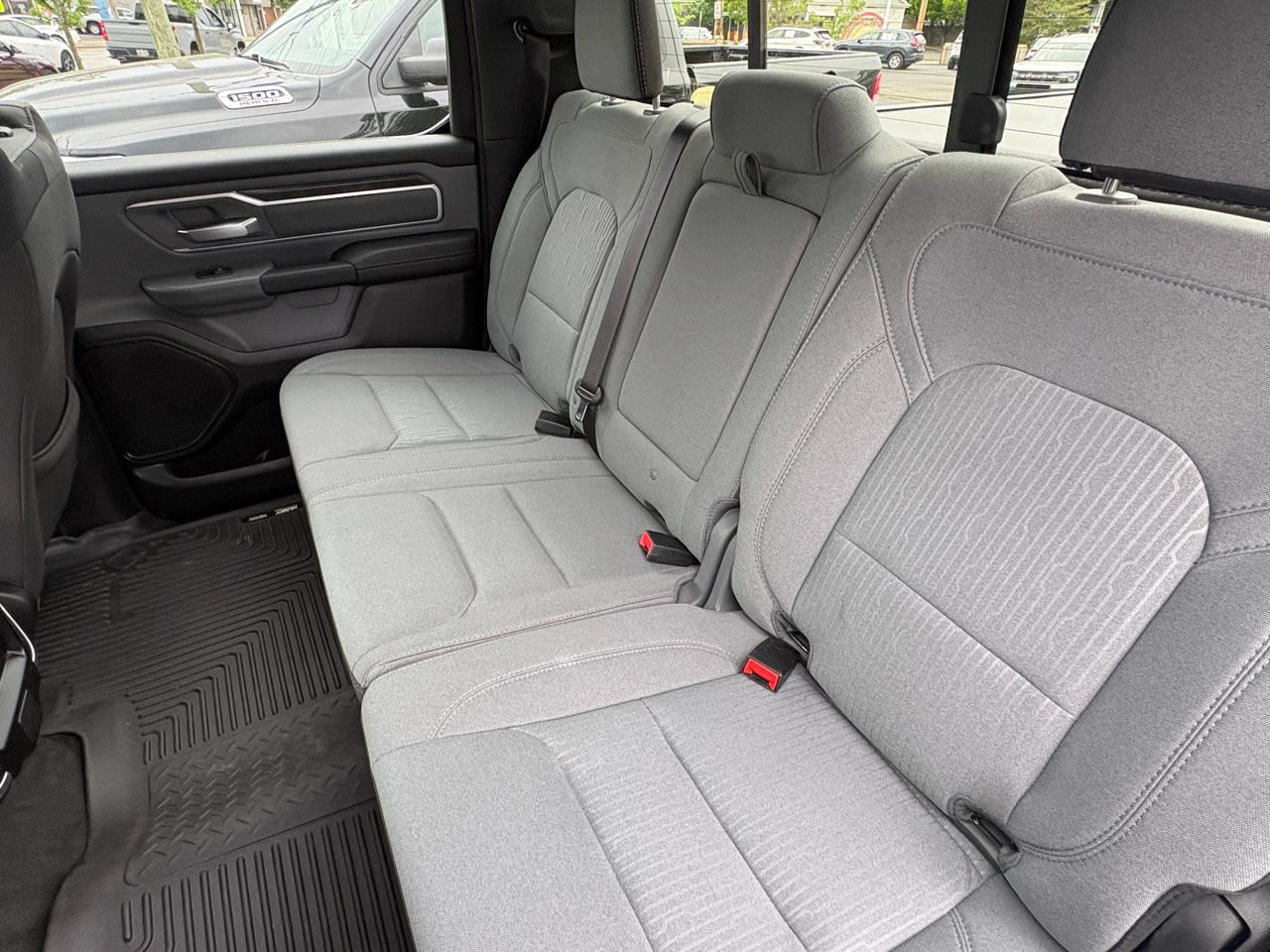 RAM 1500 Big Horn 4x4 Quad Cab 6'4" Box 2022