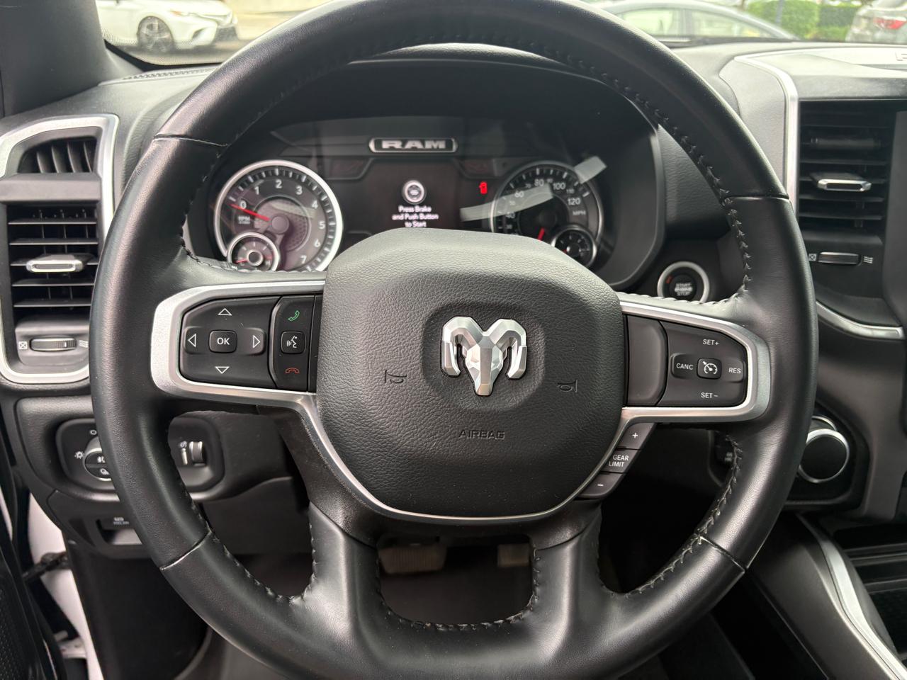 RAM 1500 Big Horn 4x4 Quad Cab 6'4" Box 2022