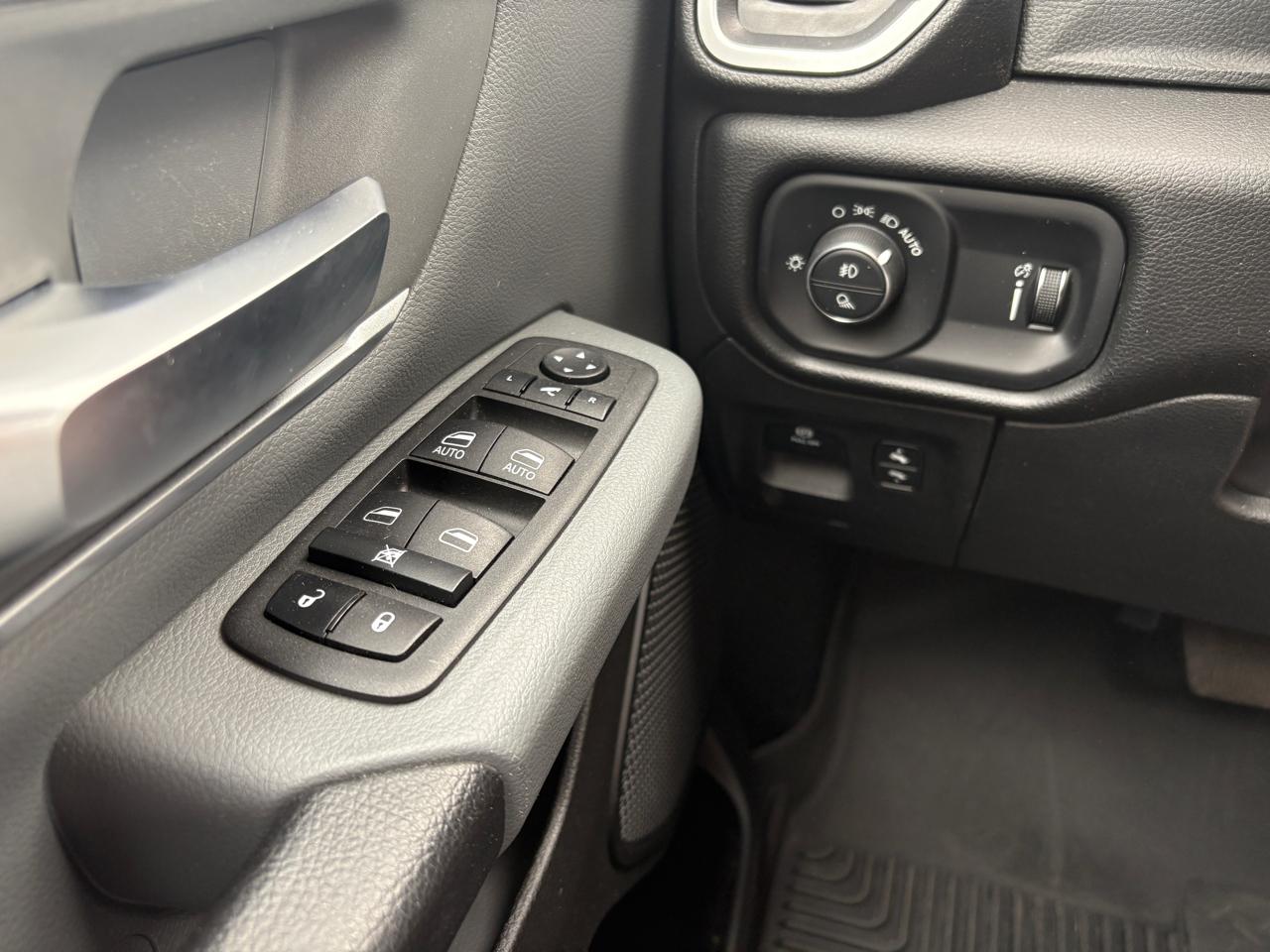 RAM 1500 Big Horn 4x4 Quad Cab 6'4" Box 2022