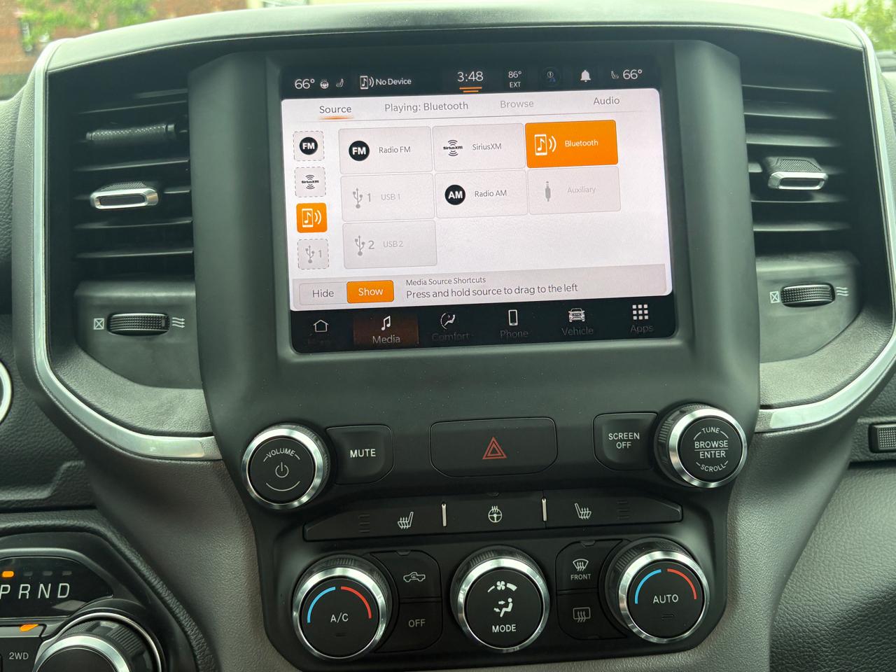 RAM 1500 Big Horn 4x4 Quad Cab 6'4" Box 2022