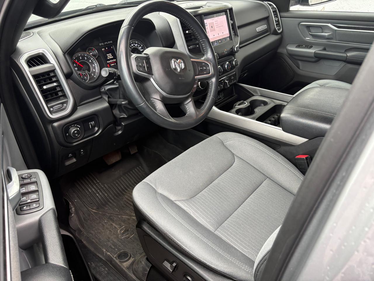 RAM 1500 Big Horn 4x4 Quad Cab 6'4" Box 2022