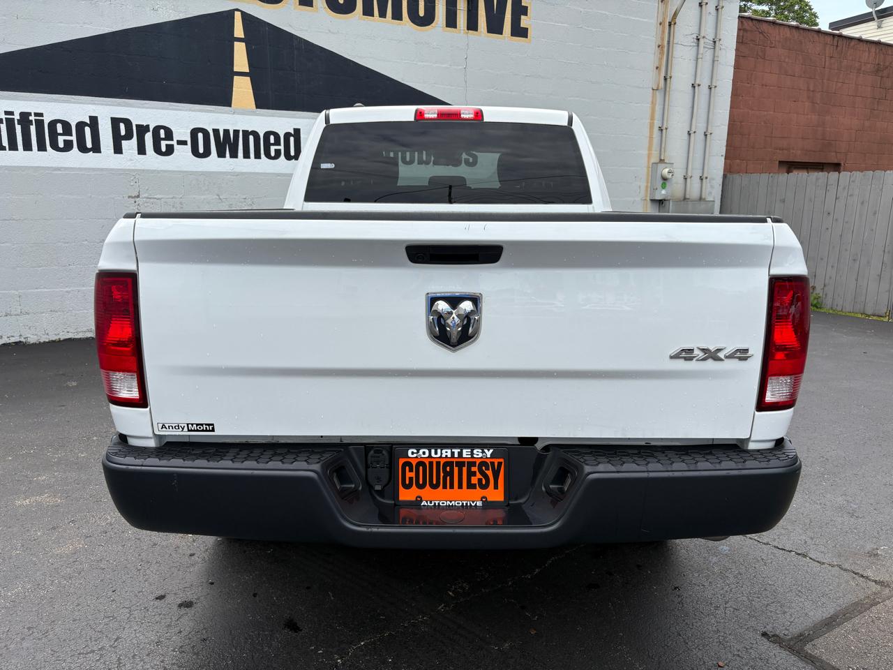 RAM 1500 Classic Tradesman 4x4 Crew Cab 6'4" Box 2023