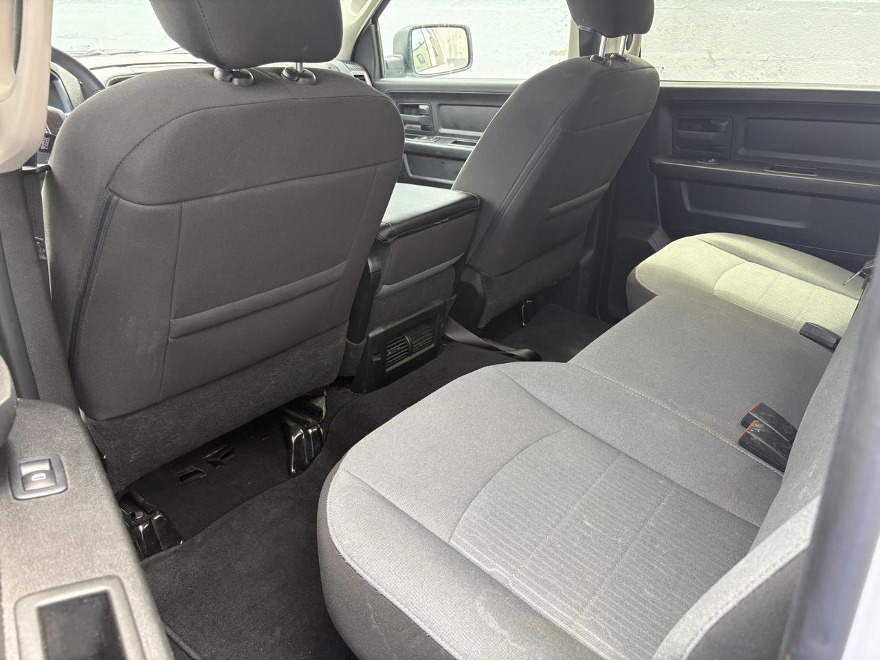 RAM 1500 Classic Tradesman 4x4 Crew Cab 6'4" Box 2023