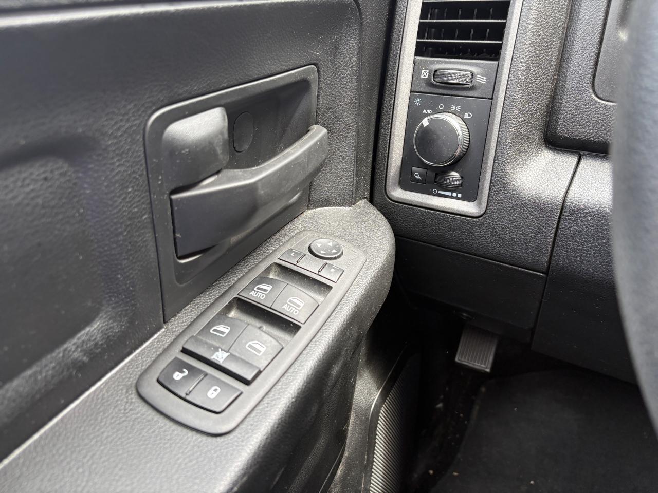 RAM 1500 Classic Tradesman 4x4 Crew Cab 6'4" Box 2023